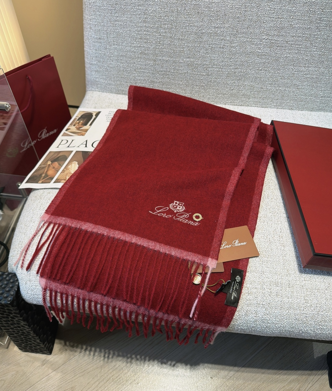 🆕Loro Piana · 【贸易公司尾单，极品山羊绒围巾披肩】送人自留都太高大上了😍重磅上新，爆款爆款，渠道极品硬货～
