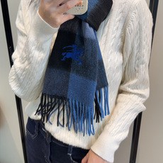 Burberry · 巴宝莉围巾❗️好看的要疯掉了,太有型太有魅力了❗️❗️非常斯文时尚的秋冬单品!真的很喜欢,非常Cl Burberry · 巴宝莉围巾❗️好看的要疯掉了,太有型太有魅力了❗️❗️非常斯文时尚的秋冬单品!真的很喜欢,非常Cl