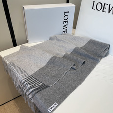 【▪Loewe · 罗意威难得一见的温柔配色,低调又不失优雅❗】重点推荐❗双面配色,一条围巾两种风格搭配,高级舒适时髦气 【▪Loewe · 罗意威难得一见的温柔配色,低调又不失优雅❗】重点推荐❗双面配色,一条围巾两种风格搭配,高级舒适时髦气