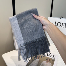 【▪Loewe · 罗意威难得一见的温柔配色,低调又不失优雅❗】重点推荐❗双面配色,一条围巾两种风格搭配,高级舒适时髦气 【▪Loewe · 罗意威难得一见的温柔配色,低调又不失优雅❗】重点推荐❗双面配色,一条围巾两种风格搭配,高级舒适时髦气