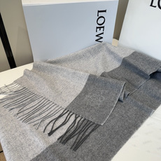 【▪Loewe · 罗意威难得一见的温柔配色,低调又不失优雅❗】重点推荐❗双面配色,一条围巾两种风格搭配,高级舒适时髦气 【▪Loewe · 罗意威难得一见的温柔配色,低调又不失优雅❗】重点推荐❗双面配色,一条围巾两种风格搭配,高级舒适时髦气