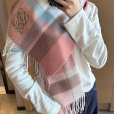 【▪Loewe · 罗意威难得一见的温柔配色,低调又不失优雅❗】重点推荐❗双面配色,一条围巾两种风格搭配,高级舒适时髦气 【▪Loewe · 罗意威难得一见的温柔配色,低调又不失优雅❗】重点推荐❗双面配色,一条围巾两种风格搭配,高级舒适时髦气
