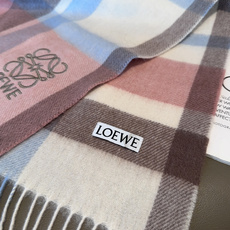 【▪Loewe · 罗意威难得一见的温柔配色,低调又不失优雅❗】重点推荐❗双面配色,一条围巾两种风格搭配,高级舒适时髦气 【▪Loewe · 罗意威难得一见的温柔配色,低调又不失优雅❗】重点推荐❗双面配色,一条围巾两种风格搭配,高级舒适时髦气