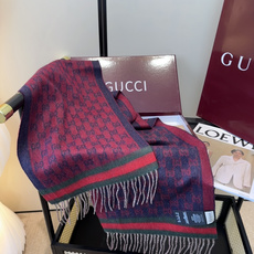 Gucci。原单!重磅推荐!新款围巾!低调的奢侈感。极品柔美精英高手级别的时髦感围巾!这款Gucci羊绒提花围巾越看越爱 Gucci。原单!重磅推荐!新款围巾!低调的奢侈感。极品柔美精英高手级别的时髦感围巾!这款Gucci羊绒提花围巾越看越爱