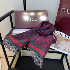 Gucci。原单!重磅推荐!新款围巾!低调的奢侈感。极品柔美精英高手级别的时髦感围巾!这款Gucci羊绒提花围巾越看越爱 Gucci。原单!重磅推荐!新款围巾!低调的奢侈感。极品柔美精英高手级别的时髦感围巾!这款Gucci羊绒提花围巾越看越爱