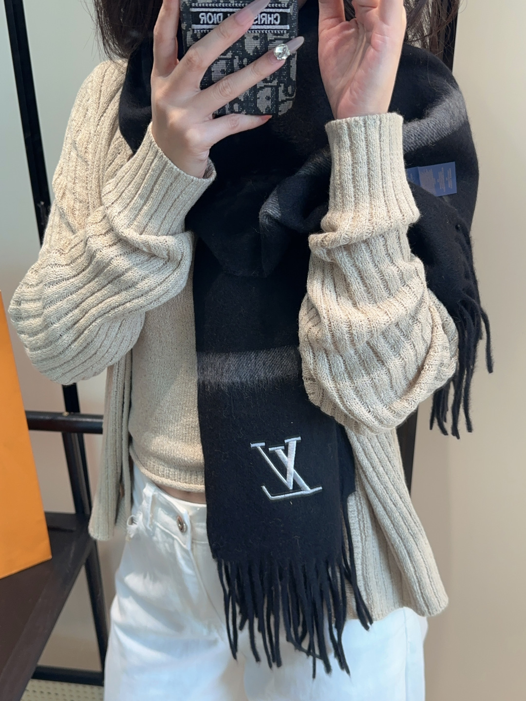 Lv围巾❗️好看的要疯掉了，太有型太有魅力了❗️❗️非常斯文时尚的秋冬单品！真的很喜欢，非常Classical的男款设计