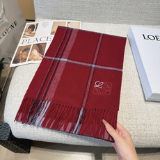 【▪Loewe · 罗意威难得一见的温柔配色,低调又不失优雅❗】重点推荐❗双面配色,一条围巾两种风格搭配,高级舒适时髦气 【▪Loewe · 罗意威难得一见的温柔配色,低调又不失优雅❗】重点推荐❗双面配色,一条围巾两种风格搭配,高级舒适时髦气