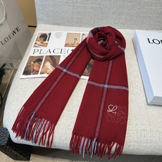 【▪Loewe · 罗意威难得一见的温柔配色,低调又不失优雅❗】重点推荐❗双面配色,一条围巾两种风格搭配,高级舒适时髦气 【▪Loewe · 罗意威难得一见的温柔配色,低调又不失优雅❗】重点推荐❗双面配色,一条围巾两种风格搭配,高级舒适时髦气