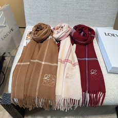 【▪Loewe · 罗意威难得一见的温柔配色,低调又不失优雅❗】重点推荐❗双面配色,一条围巾两种风格搭配,高级舒适时髦气 【▪Loewe · 罗意威难得一见的温柔配色,低调又不失优雅❗】重点推荐❗双面配色,一条围巾两种风格搭配,高级舒适时髦气