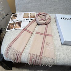 【▪Loewe · 罗意威难得一见的温柔配色,低调又不失优雅❗】重点推荐❗双面配色,一条围巾两种风格搭配,高级舒适时髦气 【▪Loewe · 罗意威难得一见的温柔配色,低调又不失优雅❗】重点推荐❗双面配色,一条围巾两种风格搭配,高级舒适时髦气