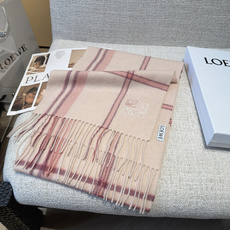 【▪Loewe · 罗意威难得一见的温柔配色,低调又不失优雅❗】重点推荐❗双面配色,一条围巾两种风格搭配,高级舒适时髦气 【▪Loewe · 罗意威难得一见的温柔配色,低调又不失优雅❗】重点推荐❗双面配色,一条围巾两种风格搭配,高级舒适时髦气