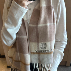Burberry · 巴宝莉围巾❗️好看的要疯掉了,太有型太有魅力了❗️❗️非常斯文时尚的秋冬单品!真的很喜欢,非常Cl Burberry · 巴宝莉围巾❗️好看的要疯掉了,太有型太有魅力了❗️❗️非常斯文时尚的秋冬单品!真的很喜欢,非常Cl