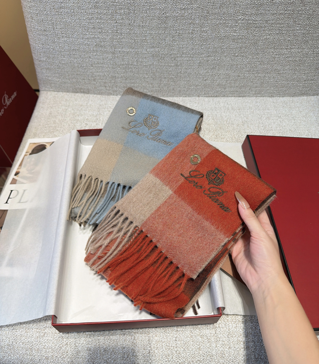 🆕Loro Piana · 【贸易公司尾单,极品山羊绒围巾披肩】送人自留都太高大上了😍重磅上新,爆款爆款,渠道极品硬货~ 🆕Loro Piana · 【贸易公司尾单,极品山羊绒围巾披肩】送人自留都太高大上了😍重磅上新,爆款爆款,渠道极品硬货~