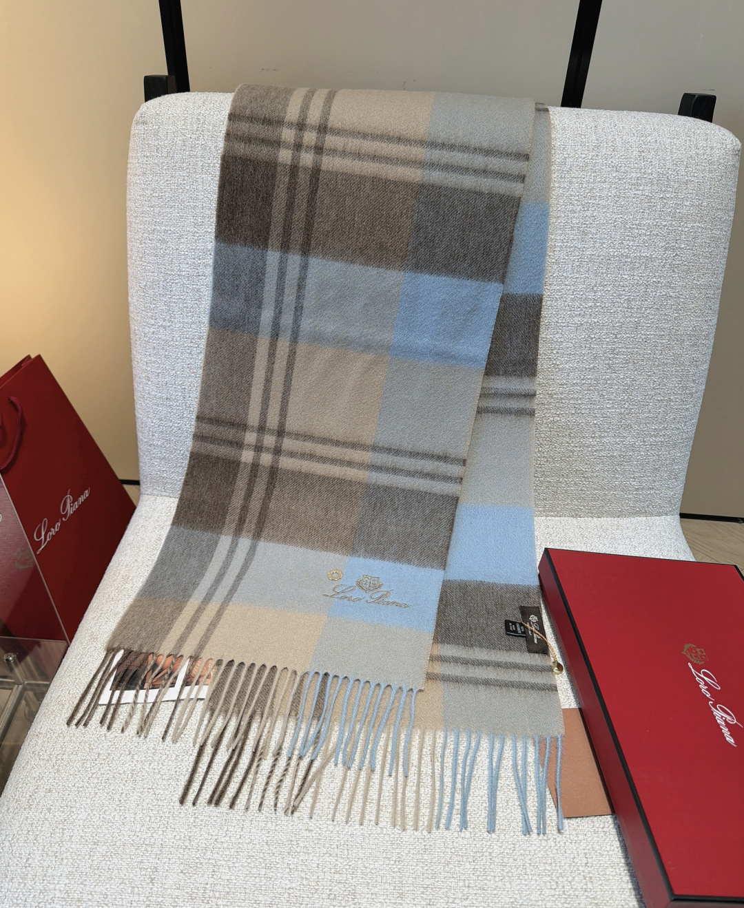 🆕Loro Piana · 【贸易公司尾单,极品山羊绒围巾披肩】送人自留都太高大上了😍重磅上新,爆款爆款,渠道极品硬货~ 🆕Loro Piana · 【贸易公司尾单,极品山羊绒围巾披肩】送人自留都太高大上了😍重磅上新,爆款爆款,渠道极品硬货~