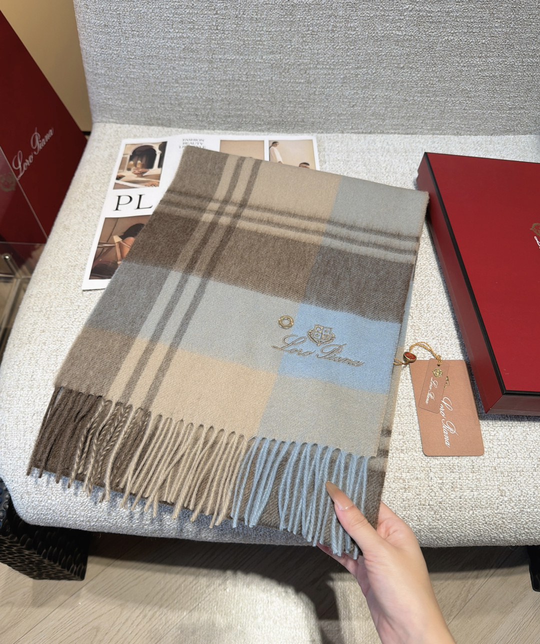🆕Loro Piana · 【贸易公司尾单,极品山羊绒围巾披肩】送人自留都太高大上了😍重磅上新,爆款爆款,渠道极品硬货~ 🆕Loro Piana · 【贸易公司尾单,极品山羊绒围巾披肩】送人自留都太高大上了😍重磅上新,爆款爆款,渠道极品硬货~