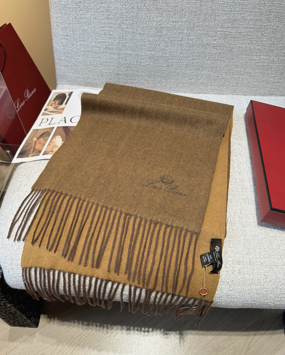 🆕Loro Piana · 【贸易公司尾单，极品山羊绒围巾披肩】送人自留都太高大上了😍重磅上新，爆款爆款，渠道极品硬货～