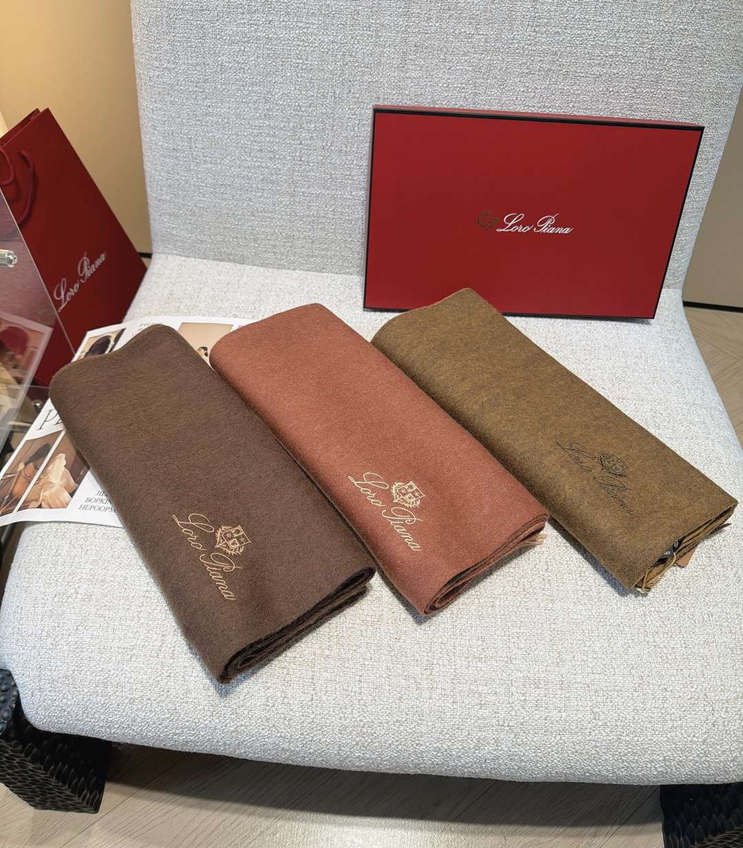 🆕Loro Piana · 【贸易公司尾单，极品山羊绒围巾披肩】送人自留都太高大上了😍重磅上新，爆款爆款，渠道极品硬货～