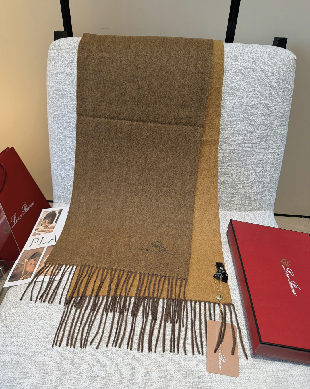 🆕Loro Piana · 【贸易公司尾单，极品山羊绒围巾披肩】送人自留都太高大上了😍重磅上新，爆款爆款，渠道极品硬货～