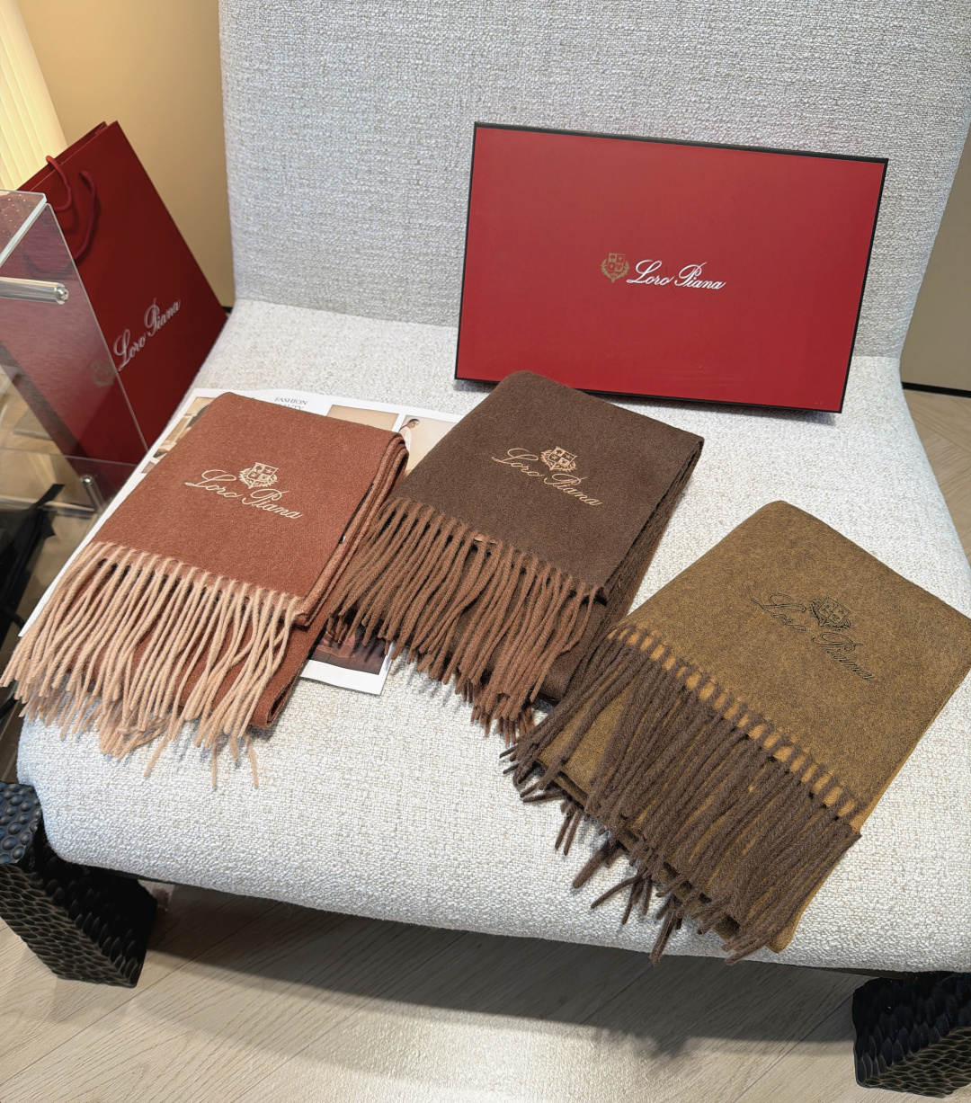 🆕Loro Piana · 【贸易公司尾单，极品山羊绒围巾披肩】送人自留都太高大上了😍重磅上新，爆款爆款，渠道极品硬货～