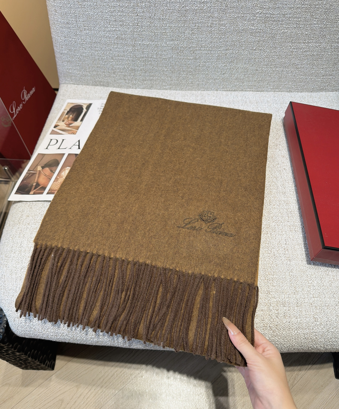 🆕Loro Piana · 【贸易公司尾单，极品山羊绒围巾披肩】送人自留都太高大上了😍重磅上新，爆款爆款，渠道极品硬货～