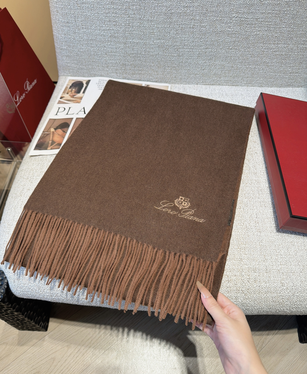 🆕Loro Piana · 【贸易公司尾单，极品山羊绒围巾披肩】送人自留都太高大上了😍重磅上新，爆款爆款，渠道极品硬货～