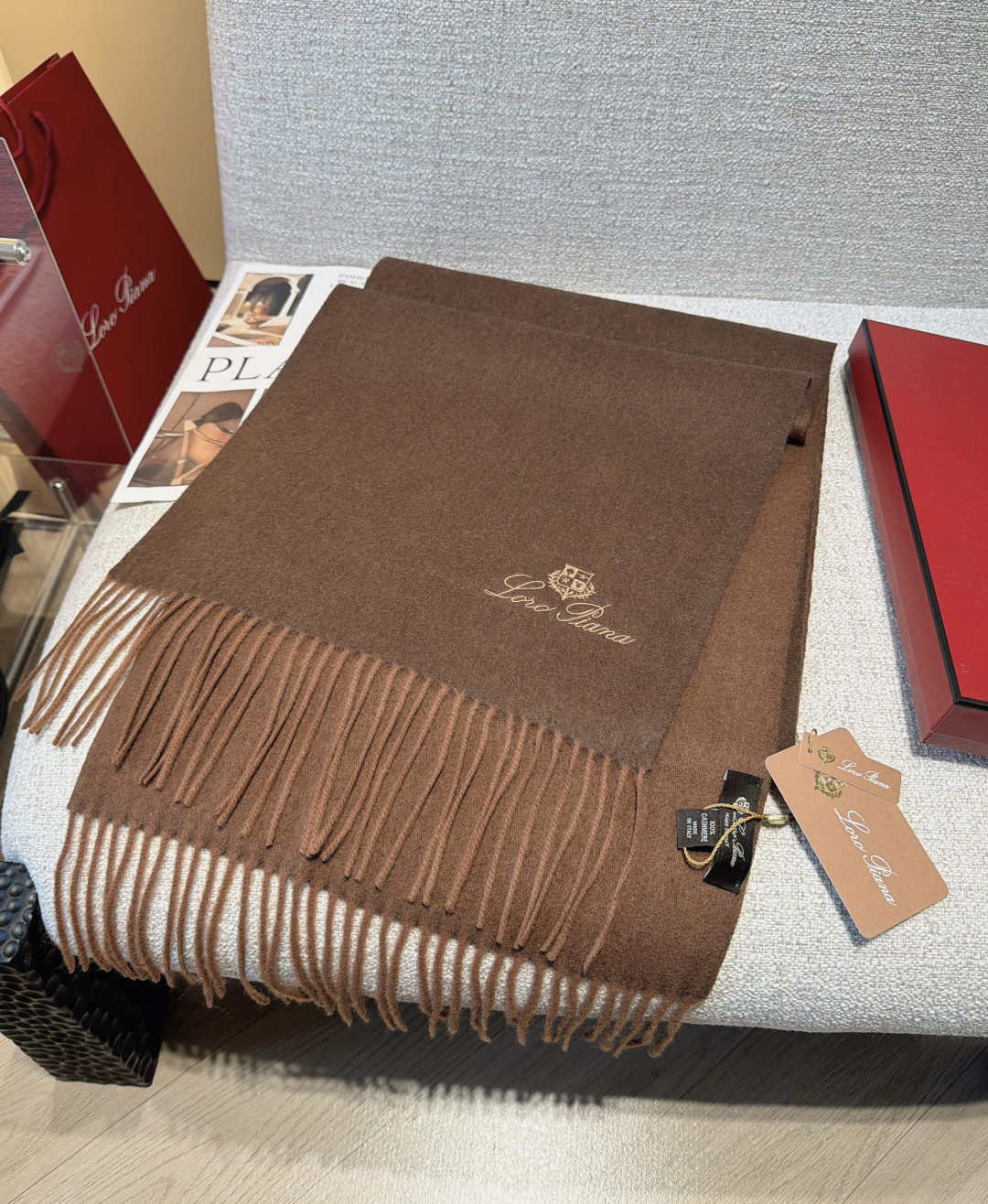 🆕Loro Piana · 【贸易公司尾单，极品山羊绒围巾披肩】送人自留都太高大上了😍重磅上新，爆款爆款，渠道极品硬货～