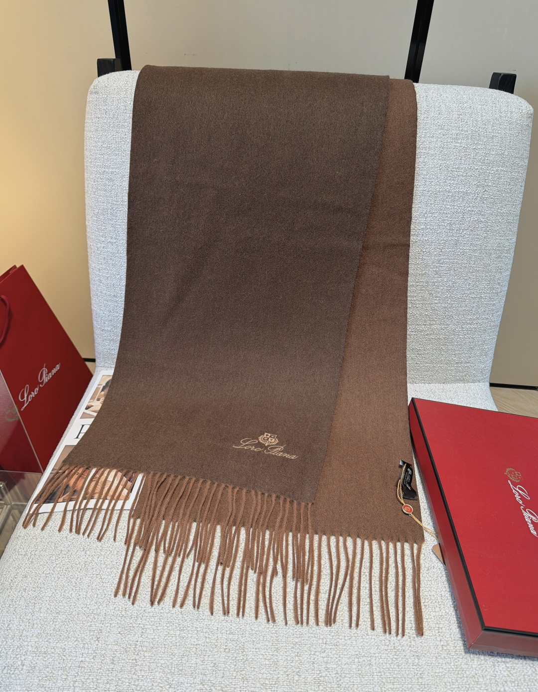 🆕Loro Piana · 【贸易公司尾单，极品山羊绒围巾披肩】送人自留都太高大上了😍重磅上新，爆款爆款，渠道极品硬货～