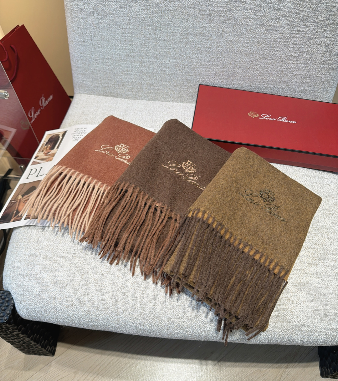 🆕Loro Piana · 【贸易公司尾单，极品山羊绒围巾披肩】送人自留都太高大上了😍重磅上新，爆款爆款，渠道极品硬货～