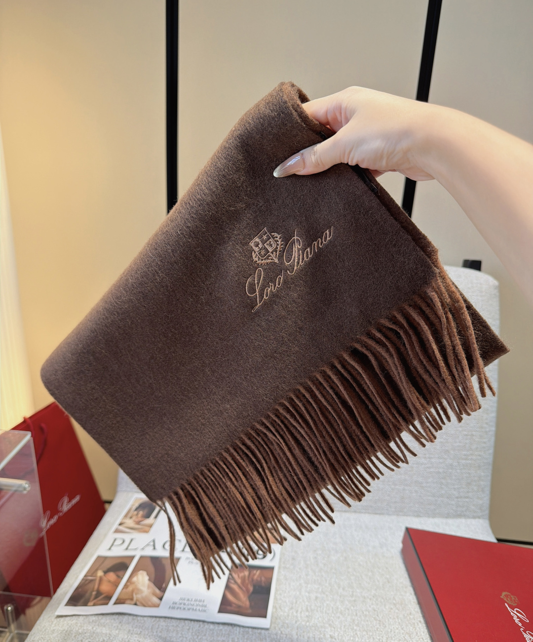 🆕Loro Piana · 【贸易公司尾单，极品山羊绒围巾披肩】送人自留都太高大上了😍重磅上新，爆款爆款，渠道极品硬货～