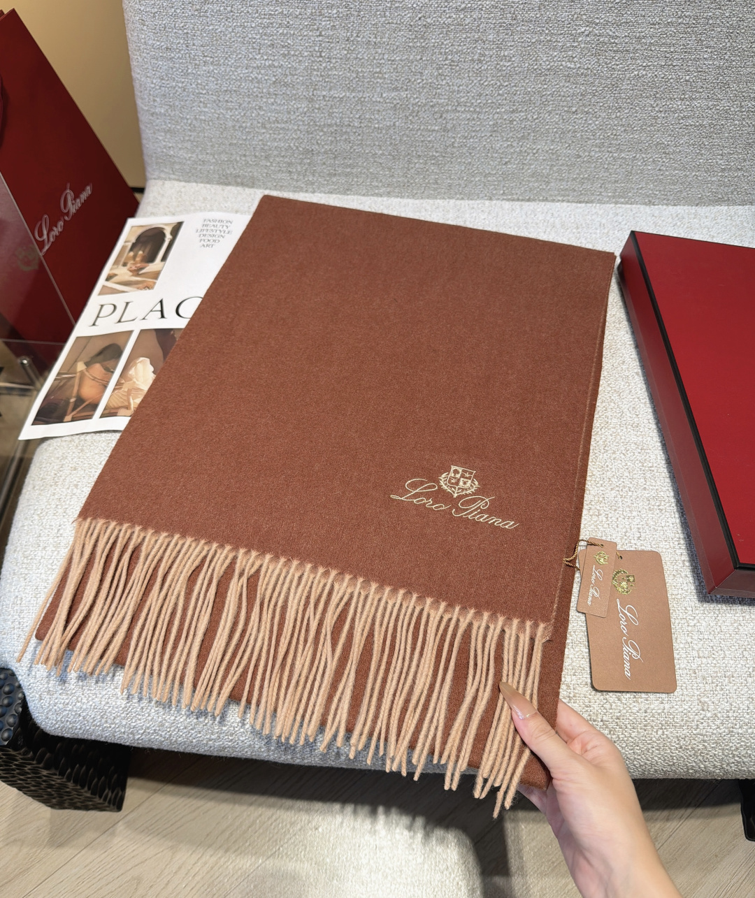 🆕Loro Piana · 【贸易公司尾单,极品山羊绒围巾披肩】送人自留都太高大上了😍重磅上新,爆款爆款,渠道极品硬货~ 🆕Loro Piana · 【贸易公司尾单,极品山羊绒围巾披肩】送人自留都太高大上了😍重磅上新,爆款爆款,渠道极品硬货~