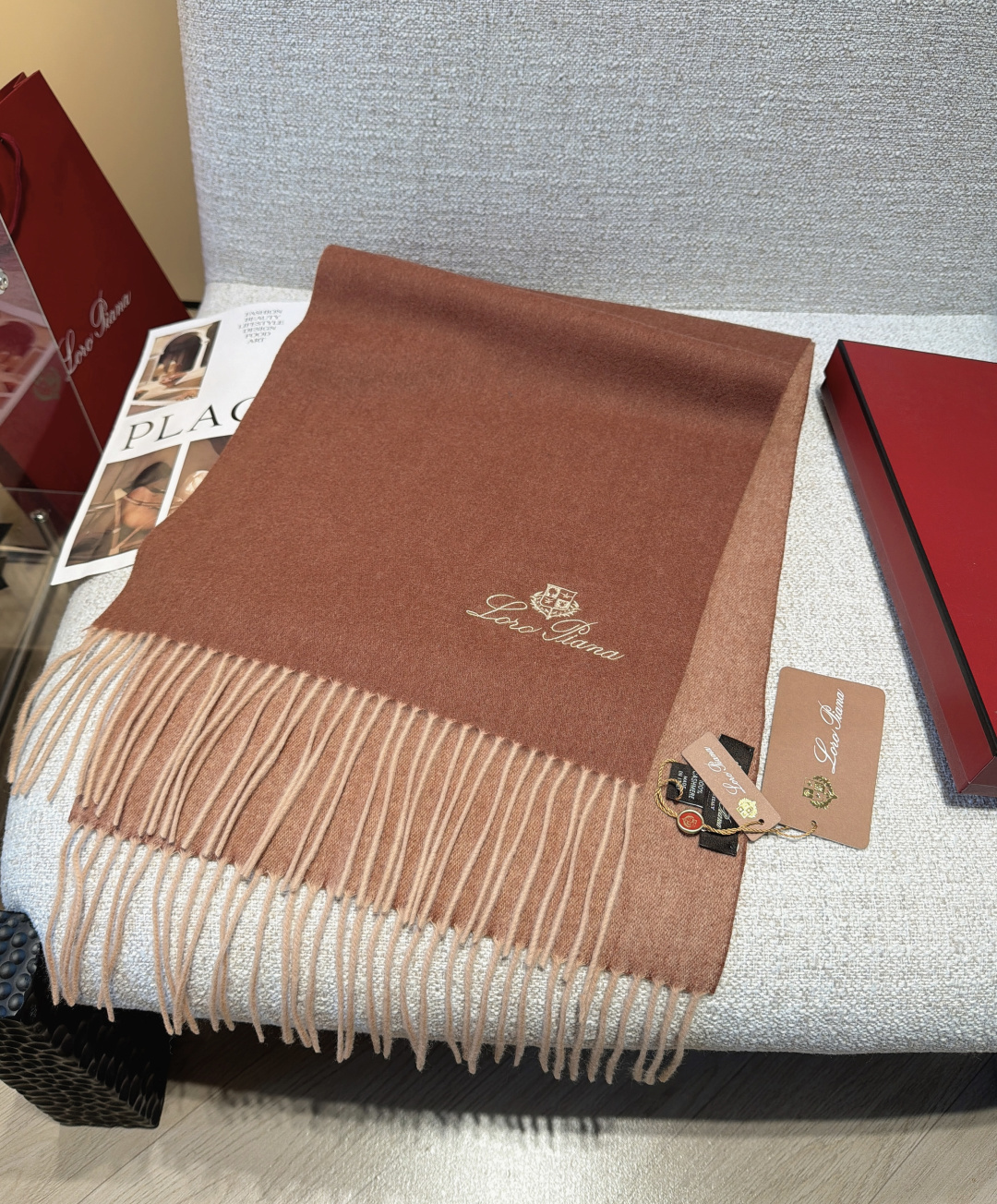 🆕Loro Piana · 【贸易公司尾单,极品山羊绒围巾披肩】送人自留都太高大上了😍重磅上新,爆款爆款,渠道极品硬货~ 🆕Loro Piana · 【贸易公司尾单,极品山羊绒围巾披肩】送人自留都太高大上了😍重磅上新,爆款爆款,渠道极品硬货~