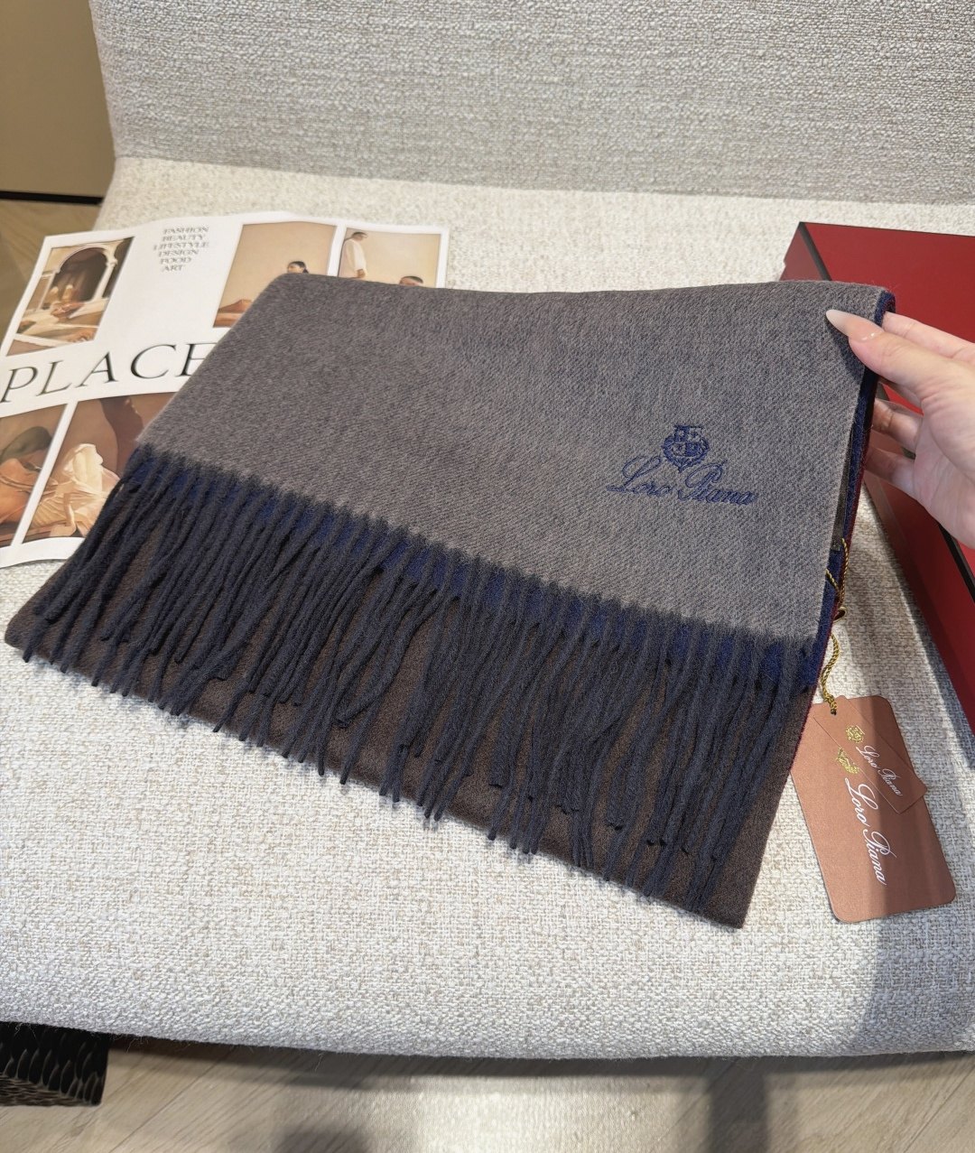 🆕Loro Piana · 【贸易公司尾单，极品山羊绒围巾披肩】送人自留都太高大上了😍重磅上新，爆款爆款，渠道极品硬货～