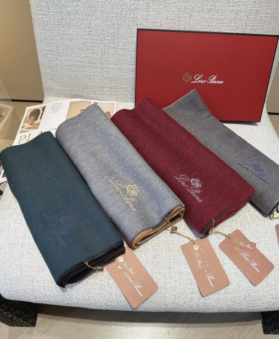 🆕Loro Piana · 【贸易公司尾单,极品山羊绒围巾披肩】送人自留都太高大上了😍重磅上新,爆款爆款,渠道极品硬货~ 🆕Loro Piana · 【贸易公司尾单,极品山羊绒围巾披肩】送人自留都太高大上了😍重磅上新,爆款爆款,渠道极品硬货~