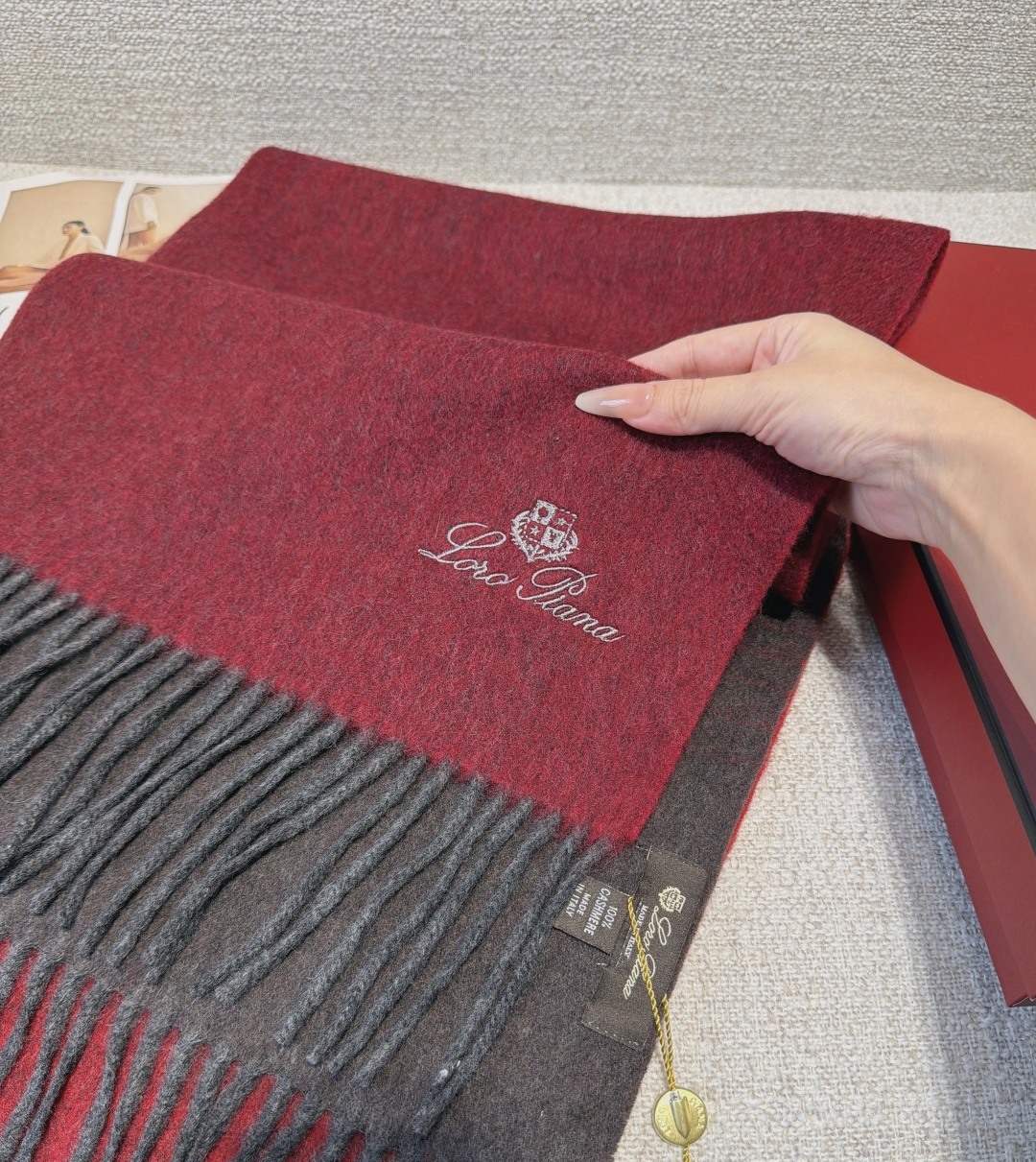 🆕Loro Piana · 【贸易公司尾单，极品山羊绒围巾披肩】送人自留都太高大上了😍重磅上新，爆款爆款，渠道极品硬货～