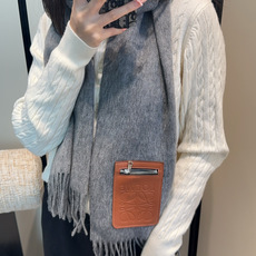 【▪Loewe · 罗意威难得一见的温柔配色,低调又不失优雅❗】重点推荐❗双面配色,一条围巾两种风格搭配,高级舒适时髦气 【▪Loewe · 罗意威难得一见的温柔配色,低调又不失优雅❗】重点推荐❗双面配色,一条围巾两种风格搭配,高级舒适时髦气