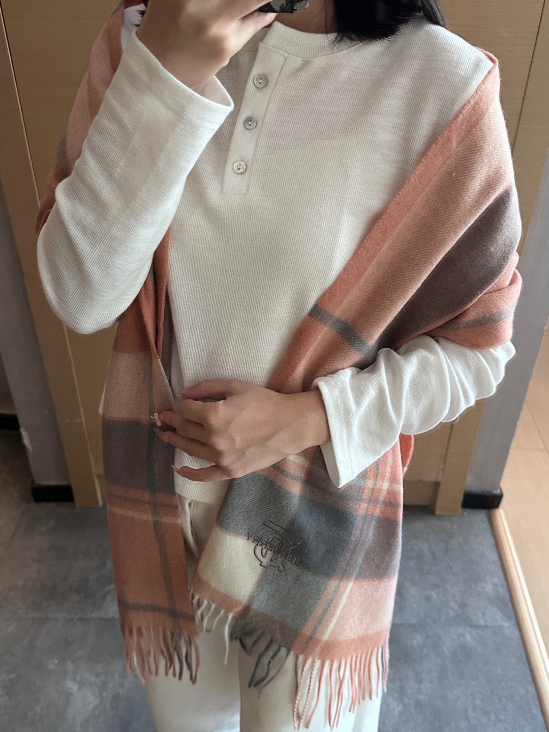 Burberry · 巴宝莉围巾❗️好看的要疯掉了，太有型太有魅力了❗️❗️非常斯文时尚的秋冬单品！真的很喜欢，非常Cl
