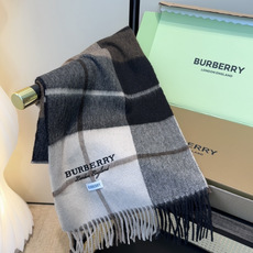 Burberry · 巴宝莉围巾❗️好看的要疯掉了,太有型太有魅力了❗️❗️非常斯文时尚的秋冬单品!真的很喜欢,非常Cl Burberry · 巴宝莉围巾❗️好看的要疯掉了,太有型太有魅力了❗️❗️非常斯文时尚的秋冬单品!真的很喜欢,非常Cl