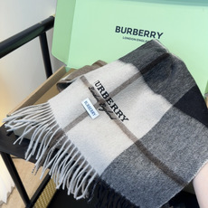 Burberry · 巴宝莉围巾❗️好看的要疯掉了,太有型太有魅力了❗️❗️非常斯文时尚的秋冬单品!真的很喜欢,非常Cl Burberry · 巴宝莉围巾❗️好看的要疯掉了,太有型太有魅力了❗️❗️非常斯文时尚的秋冬单品!真的很喜欢,非常Cl