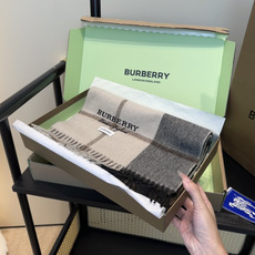Burberry · 巴宝莉围巾❗️好看的要疯掉了,太有型太有魅力了❗️❗️非常斯文时尚的秋冬单品!真的很喜欢,非常Cl Burberry · 巴宝莉围巾❗️好看的要疯掉了,太有型太有魅力了❗️❗️非常斯文时尚的秋冬单品!真的很喜欢,非常Cl