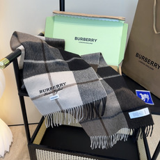 Burberry · 巴宝莉围巾❗️好看的要疯掉了,太有型太有魅力了❗️❗️非常斯文时尚的秋冬单品!真的很喜欢,非常Cl Burberry · 巴宝莉围巾❗️好看的要疯掉了,太有型太有魅力了❗️❗️非常斯文时尚的秋冬单品!真的很喜欢,非常Cl