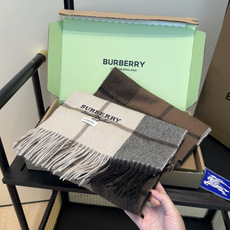 Burberry · 巴宝莉围巾❗️好看的要疯掉了,太有型太有魅力了❗️❗️非常斯文时尚的秋冬单品!真的很喜欢,非常Cl Burberry · 巴宝莉围巾❗️好看的要疯掉了,太有型太有魅力了❗️❗️非常斯文时尚的秋冬单品!真的很喜欢,非常Cl