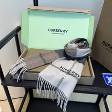 Burberry · 巴宝莉围巾❗️好看的要疯掉了,太有型太有魅力了❗️❗️非常斯文时尚的秋冬单品!真的很喜欢,非常Cl Burberry · 巴宝莉围巾❗️好看的要疯掉了,太有型太有魅力了❗️❗️非常斯文时尚的秋冬单品!真的很喜欢,非常Cl
