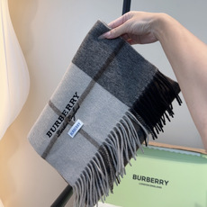Burberry · 巴宝莉围巾❗️好看的要疯掉了,太有型太有魅力了❗️❗️非常斯文时尚的秋冬单品!真的很喜欢,非常Cl Burberry · 巴宝莉围巾❗️好看的要疯掉了,太有型太有魅力了❗️❗️非常斯文时尚的秋冬单品!真的很喜欢,非常Cl
