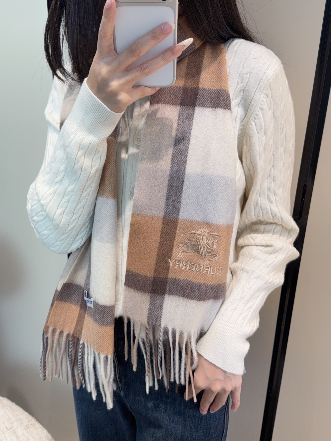 Burberry · 巴宝莉围巾❗️好看的要疯掉了,太有型太有魅力了❗️❗️非常斯文时尚的秋冬单品!真的很喜欢,非常Cl Burberry · 巴宝莉围巾❗️好看的要疯掉了,太有型太有魅力了❗️❗️非常斯文时尚的秋冬单品!真的很喜欢,非常Cl