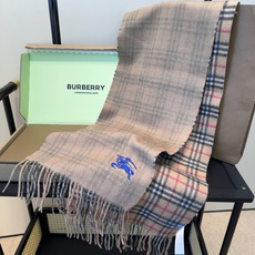 Burberry · 巴宝莉格子围巾❗️好看的要疯掉了,太有型太有魅力了❗️❗️非常斯文时尚的秋冬单品!真的很喜欢,非常 Burberry · 巴宝莉格子围巾❗️好看的要疯掉了,太有型太有魅力了❗️❗️非常斯文时尚的秋冬单品!真的很喜欢,非常