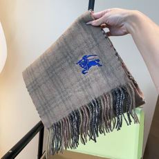 Burberry · 巴宝莉格子围巾❗️好看的要疯掉了,太有型太有魅力了❗️❗️非常斯文时尚的秋冬单品!真的很喜欢,非常 Burberry · 巴宝莉格子围巾❗️好看的要疯掉了,太有型太有魅力了❗️❗️非常斯文时尚的秋冬单品!真的很喜欢,非常