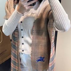 Burberry · 巴宝莉格子围巾❗️好看的要疯掉了,太有型太有魅力了❗️❗️非常斯文时尚的秋冬单品!真的很喜欢,非常 Burberry · 巴宝莉格子围巾❗️好看的要疯掉了,太有型太有魅力了❗️❗️非常斯文时尚的秋冬单品!真的很喜欢,非常
