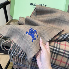 Burberry · 巴宝莉格子围巾❗️好看的要疯掉了,太有型太有魅力了❗️❗️非常斯文时尚的秋冬单品!真的很喜欢,非常 Burberry · 巴宝莉格子围巾❗️好看的要疯掉了,太有型太有魅力了❗️❗️非常斯文时尚的秋冬单品!真的很喜欢,非常