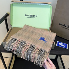 Burberry · 巴宝莉格子围巾❗️好看的要疯掉了,太有型太有魅力了❗️❗️非常斯文时尚的秋冬单品!真的很喜欢,非常 Burberry · 巴宝莉格子围巾❗️好看的要疯掉了,太有型太有魅力了❗️❗️非常斯文时尚的秋冬单品!真的很喜欢,非常
