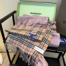 Burberry · 巴宝莉格子围巾❗️好看的要疯掉了,太有型太有魅力了❗️❗️非常斯文时尚的秋冬单品!真的很喜欢,非常 Burberry · 巴宝莉格子围巾❗️好看的要疯掉了,太有型太有魅力了❗️❗️非常斯文时尚的秋冬单品!真的很喜欢,非常